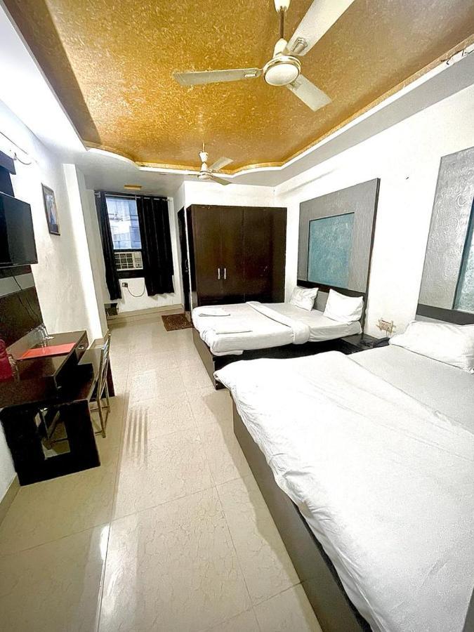 Premium Boston Rooms Family Hotel Agra  Eksteriør billede