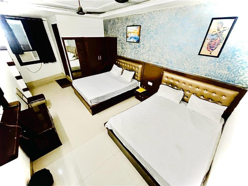Premium Boston Rooms Family Hotel Agra  Eksteriør billede